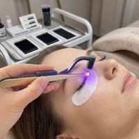 Mini Lampe UV pour Cils 9g Ultra Légère, Lampe de Polymérisation UV à Fixation sur Pince à Épiler, Séchage Rapide 0.5-1S, Compatible avec Toutes les Pinces à Épiler