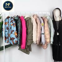 Vêtements d'occasion - Vestes matelassées en coton pour femmes de classe A, Combinaison Pufferfish. Commande minimum : 100 kilogrammes. Vente en gros en vrac