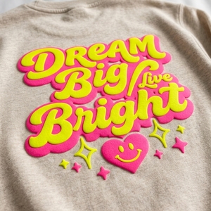 Échantillon Gratuit – Transferts DTF 3D Gonflés de Qualité Supérieure – Vinyle Thermocollant Tendance avec Logo de Designer pour T-shirt - Product Image 1