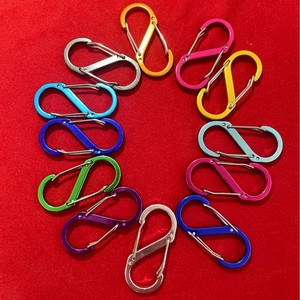 Llavero de aleación de aluminio con mosquetón, accesorio con forma de ocho, regalo universal para parejas, colegas y amigos - Product Image 1
