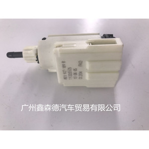 Interruptor de embrague Volkswagen 8E0927189S para Bora Golf Passat B5 Jetta - Product Image 1