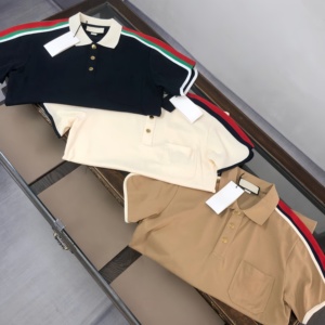 Polo à manches courtes pour homme, style vintage rayé, coupe ajustée, 100 % coton, luxe et décontracté, inspiré de Gucci. - Product Image 2