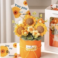 Bouquet de tournesols en laine tricotée à la main, en pot – idéal comme cadeau de remise de diplôme pour les professeurs, les camarades de classe, ou comme accent décoratif.