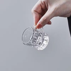 Mug à bière miniature transparent en plastique de 1 oz avec logo personnalisé, base lourde et poignées, pour bar et maison, idéal pour la tequila, la vodka et le <span class=keywords><strong>whisky</strong></span> - Product Image 6