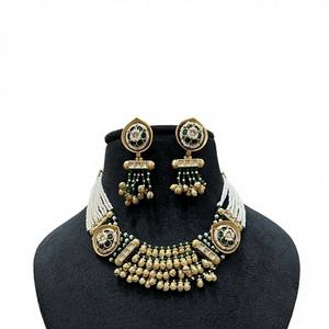 Conjunto de Collar y Pendientes de Latón Chapado en Oro con Moissanita Polki de Calidad Premium Clásica para Bodas y Fiestas para Mujer - Product Image 1