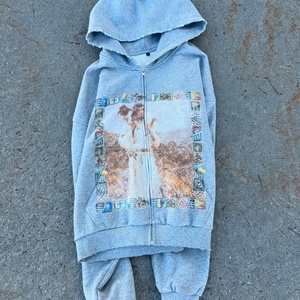 Sudadera Oversize Personalizada con Forro Ecológico Transpirable de Algodón French Terry 420GSM, Estampado DTG Gráfico, Estilo Urbano y Efecto Desgastado - Product Image 2