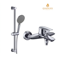 Robinet de baignoire monocommande haut de gamme avec douchette et barre coulissante pour la rénovation de salles de bain d'hôtels modernes