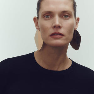 Pendientes de aleación pulida en forma de guijarro a la moda, pendientes geométricos de estilo Punk frío para mujer - Product Image 2