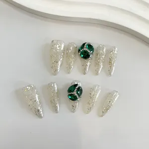 Stampa fatta a mano di lusso sulle unghie lungo Stiletto oro Gitter copertura completa artificiale Nail Art