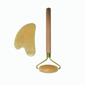 Ensemble beauté en jade jaune avec rouleau facial à manche en bois et Gua Sha en forme de cœur pour soins du visage et spa à domicile - Product Image 4