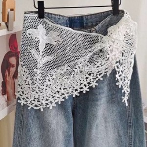 Pañuelo triangular de encaje al por mayor, estilo coreano, retro francés, de seda blanca, accesorio para cinturón, falda o capas. - Product Image 3