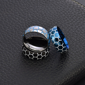 Cincin Sepak Bola Luminous 2026 Pria Baja Anti Karat Pola Heksagonal Gelang Olahraga Perhiasan Fashion untuk Penggemar Grosir - Product Image 2