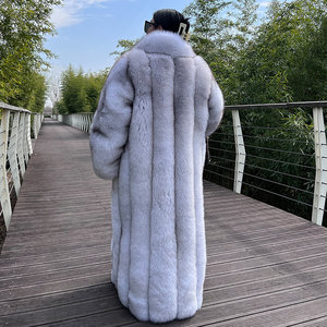 Gabardina de piel de zorro azul natural para mujer - Product Image 3