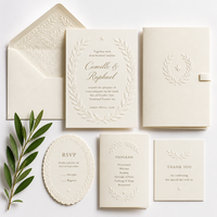 Invitation de mariage gaufrée à la main avec couronne de lauriers, style français pour jardin, papier fantaisie, élégant, raffiné, artisanat personnalisé
