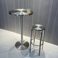 Table de bar et tabouret haut en acier inoxydable, style industriel moderne, pour usage commercial, idéal pour les bars et bistrots branchés.