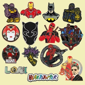 卸売米国アベンジャーズ映画スーパーヒーローブローチピンブロンズ合金金属服襟ピンキャップアートテーマお土産 - Product Image 5