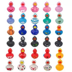 Patito de Goma de PVC Personalizado Impreso en Masa, de 9 Centímetros, con Diseños de Patrones, Juguete para Bañera de 3 <span class=keywords><strong>Pulgadas</strong></span> - Product Image 3