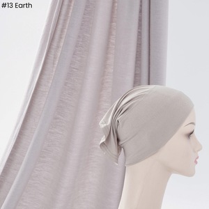 2 piezas de alta calidad Jersey algodón <span class=keywords><strong>bufanda</strong></span> larga y sombrero conjunto para mujeres musulmanas Hijab Undercap - Product Image 2