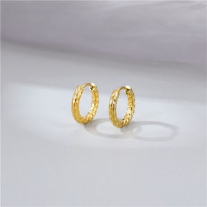 Bijoux haut de gamme, boucles d'oreilles créoles délicates plaquées or 18 carats, acier inoxydable, bijoux pour femmes - Product Image 3