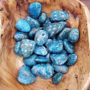 Pierre roulée d'apatite bleue en gros, très demandée, [boho] – Pierre décorative sculptée brute pour attirer la richesse - Product Image 5