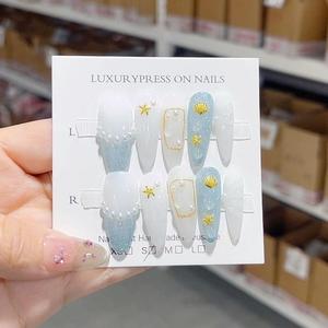 Haute qualité été court <span class=keywords><strong>faux</strong></span> <span class=keywords><strong>ongles</strong></span> ensemble à la main amande <span class=keywords><strong>Gel</strong></span> 3D fleur sculpture Blush couleur taille moyenne presse sur les <span class=keywords><strong>ongles</strong></span> - Product Image 1