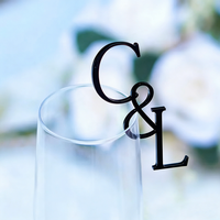 Breloques de verre à vin en acrylique personnalisées en gros, marqueurs de boisson alphabet sur mesure, impression UV, design moderne pour mariage