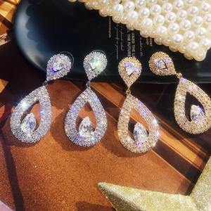 Pendientes colgantes de mujer con diamantes súper brillantes, estilo coreano, europeo y americano, exagerados, versátiles y a la moda. - Product Image 3