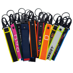 พวงกุญแจพรีเมียมสั่งทำพร้อมป้ายผ้าปักข้อความส่วนตัว - Product Image 1