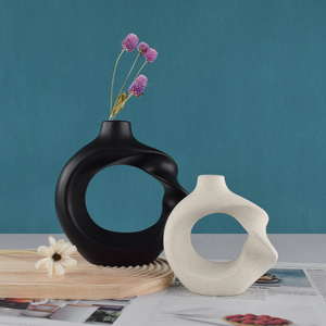 Venta al por mayor, jarrón <span class=keywords><strong>de</strong></span> mesa <span class=keywords><strong>de</strong></span> Donut nórdico Irregular, jarrón <span class=keywords><strong>de</strong></span> cerámica, decoración Interior para decoración del hogar, sala <span class=keywords><strong>de</strong></span> estar <span class=keywords><strong>de</strong></span> boda - Product Image 1