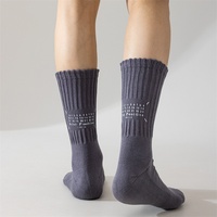 Vente en gros de chaussettes d'été en coton mi-mollet de style japonais pour hommes, corps long et confortable pour le printemps et l'été