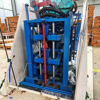 La machine de fabrication de briques semi-automatique 4-40 est utilisée pour la production de divers types de briques.