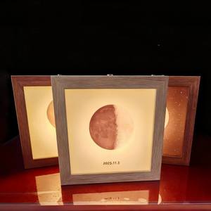 Cornice Fotografica 3D con Luce Notturna LED, <span class=keywords><strong>Base</strong></span> in Legno con Stampa UV su Acrilico, Resistente per Foto e Immagini, Lampada da Tavolo - Product Image 5