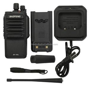 Walkie Talkie UHF BF-R6 Resistente al Agua de Largo Alcance, 16 Canales FM, 5W, 12h de Duración de Batería, 5km 10km - Product Image 6