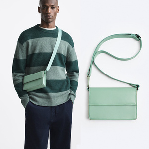 Bolso <span class=keywords><strong>bandolera</strong></span> pequeño de hombro tipo <span class=keywords><strong>bandolera</strong></span> personalizada de cuero a la nueva moda para <span class=keywords><strong>hombre</strong></span> con solapa para <span class=keywords><strong>hombre</strong></span> - Product Image 1