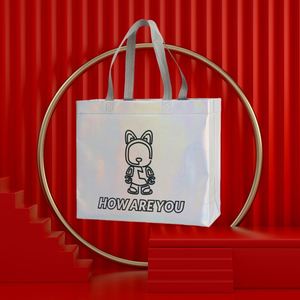 Bolsa de tela no tejida plateada holográfica con superficie láser, personalizada, reciclable, reutilizable y duradera, con asa larga para ropa, precio mayorista - Product Image 3