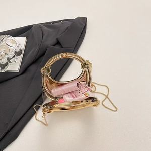 Mini <span class=keywords><strong>sac</strong></span> à bandoulière tendance <span class=keywords><strong>argent</strong></span>é et doré avec chaîne amovible pour femme, idéal pour cocktails, mariages et événements décontractés - Product Image 1