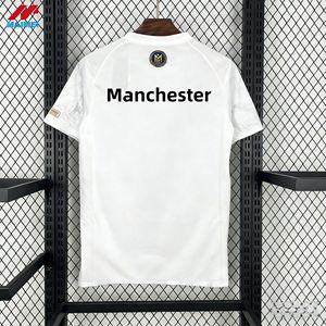 เสื้อฟุตบอลแมนเชสเตอร์ 202526 รุ่นใหม่ คุณภาพสูง 1.1 ผ้าพรีเมียมระดับสโมสร ซึมซับเหงื่อได้ดี คุณภาพไทย - Product Image 1
