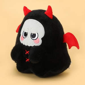 Devil Skull Plush Doll Red and Black Designs Jouet en peluche doux avec des détails effrayants excentriques Idéal pour les fans d'Halloween Les enfants jouent - Product Image 5