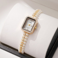 Montre OUKI vintage à maillons de perles pour femme avec petit cadran en nacre – Design inspiré, quartz diamanté