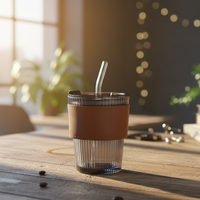 Gobelet en verre côtelé avec manchon en cuir, tasse à café réutilisable avec couvercle et paille en verre pour café glacé, thé, jus, maison, bureau, voyage