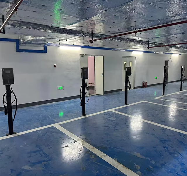 Home Solar EV Charger 14kW 44kW Type 2 New Energy Vehicles Charger 32A EV Charging Station with Dual Socket