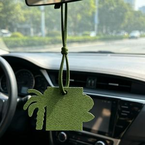 Nouveau porte-clés en cuir artisanal Palm Jumeirah Dubaï, breloque de sac, décoration de voiture, souvenir des Émirats arabes unis - Product Image 2