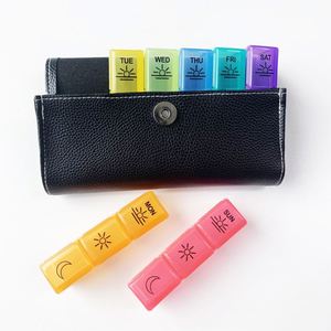 กล่องยาพลาสติกแบบพกพา PU 21 ช่อง รุ่น Novelty สำหรับใส่ยา 7 วัน กล่องยาหนังสำหรับเดินทาง - Product Image 1