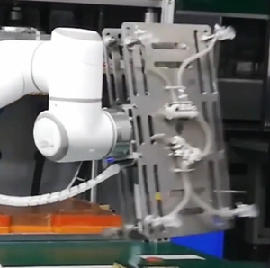 Bras de robot collaboratif pour le serrage de vis - Product Image 5