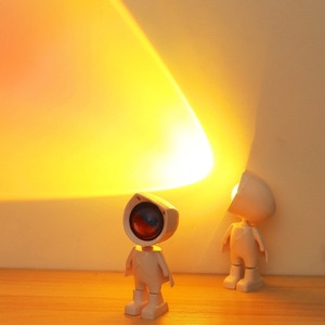 Lampe de Projection Nuit <span class=keywords><strong>Cosmonaute</strong></span> Mignonne Hot Sale, <span class=keywords><strong>Projecteur</strong></span> d'Ambiance Décoratif pour la Maison, Rechargeable USB, Lampe Coucher de Soleil Robot pour Enfants - Product Image 4