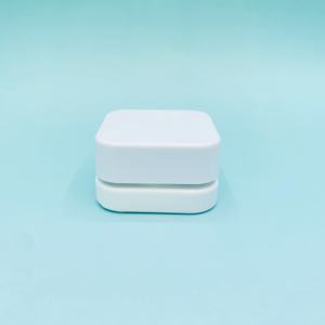 Pot carré en verre de 9 ml avec couvercle en plastique, contenant 3 compartiments de 3 ml chacun pour le stockage de marchandises - Product Image 1