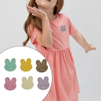 Insignes de vêtements en gros Logo en relief personnalisé Mini mode coloré doux daim fausses étiquettes pour enfants vêtements