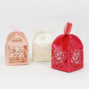 Emballage de boîtes de bonbons cadeau de mariage en papier personnalisé. Boîte-cadeau de bonbons de mariage pour invité