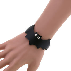 Moda unisex hecho a mano ancho cuero PU punk brazalete murciélago pulseras - Product Image 2