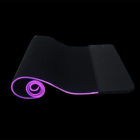Port USB Grand tapis de jeu à chargement sans fil RVB avec lumière LED Tapis de jeu en caoutchouc durable pour téléphone Tapis de jeu personnalisé de grande taille pour clavier